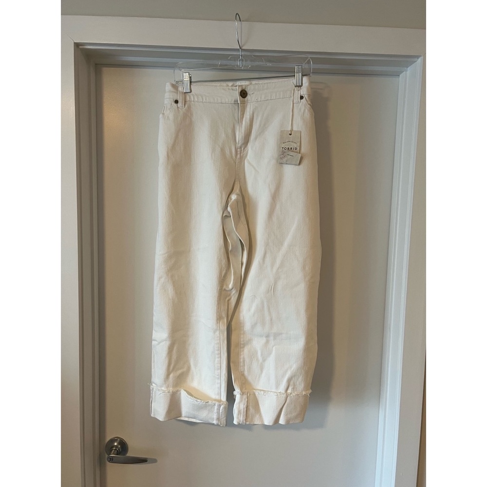 Torrid White Boyfriend Crop Jeans Sz 24